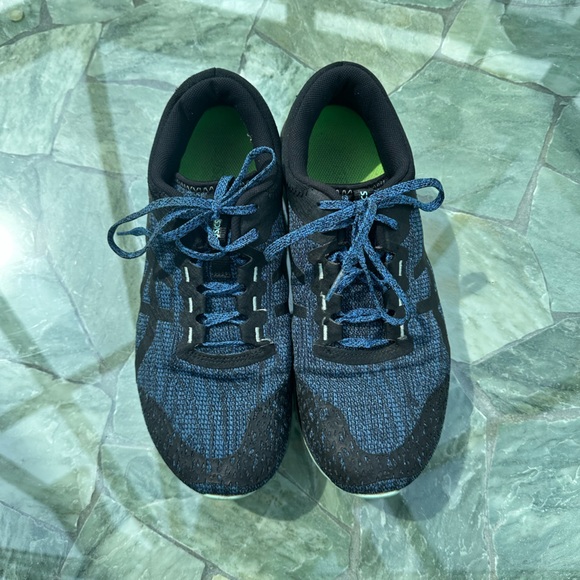 Women’s size 11 ASICS Spevafoam trail running shoes - Picture 4 of 5